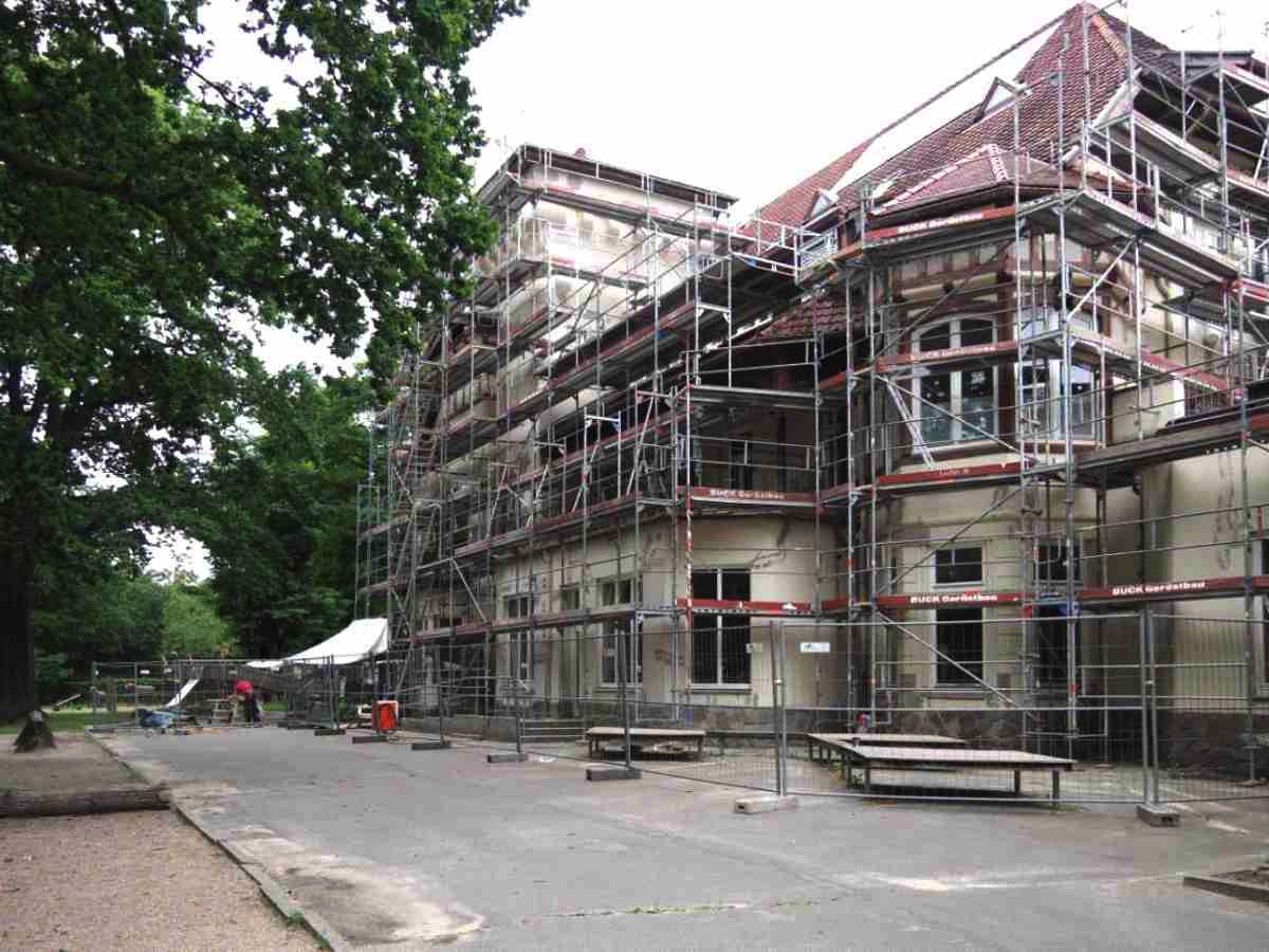 Hausrückseite, Gerüst