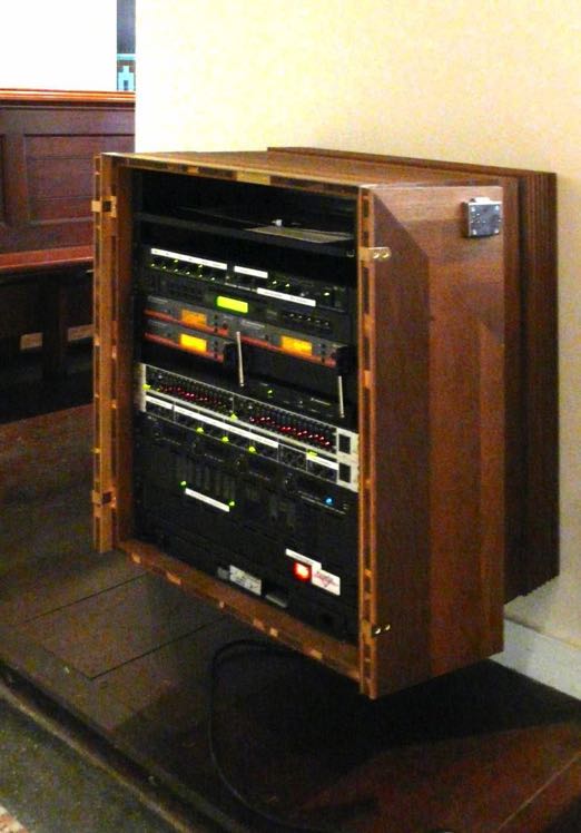 Medienschrank mit Technik